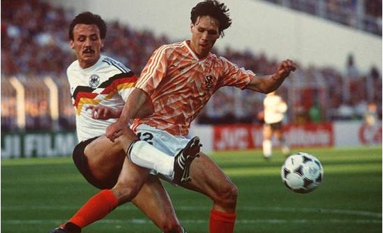 1988年欧洲杯决赛：荷兰2-0苏联，荣耀夺冠